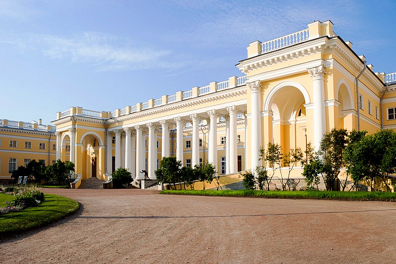 alexander-palace-in-tsarskoye-selo.jpg